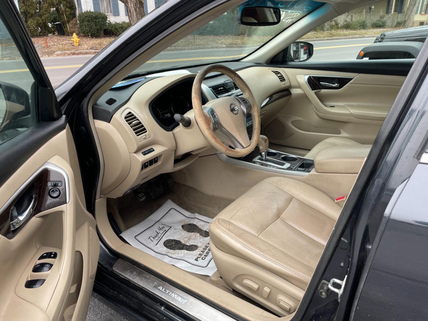 2013 grey /tan Nissan Altima 2.5 S (1N4AL3AP6DC) with an 2.5L L4 DOHC 16V engine, located at 101 N. Main Street, Muncy, PA, 17756, (570) 546-5462, 41.207691, -76.785942 - Photo#4